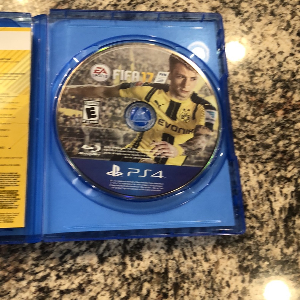 PS4 - Fifa 17 - Picture 3 of 3